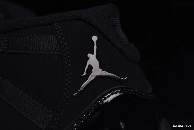 11 Air 378037-005 Cap Gown Jordan black and 0817